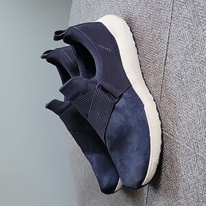 Dr. Scholl's Women's Hold Out Slip-on Sneaker